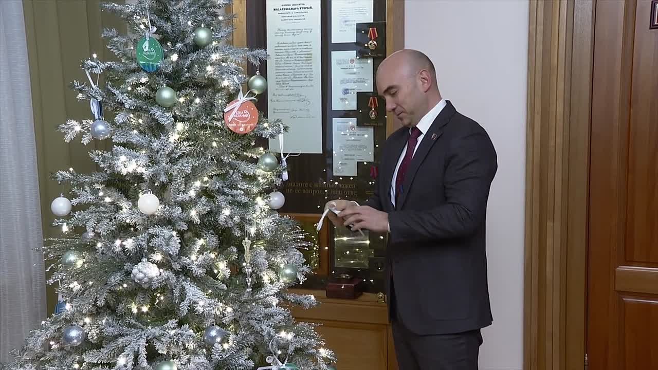 Депутаты ЗС традиционно присоединились к Всероссийской благотворительной акции «Ёлка желаний»