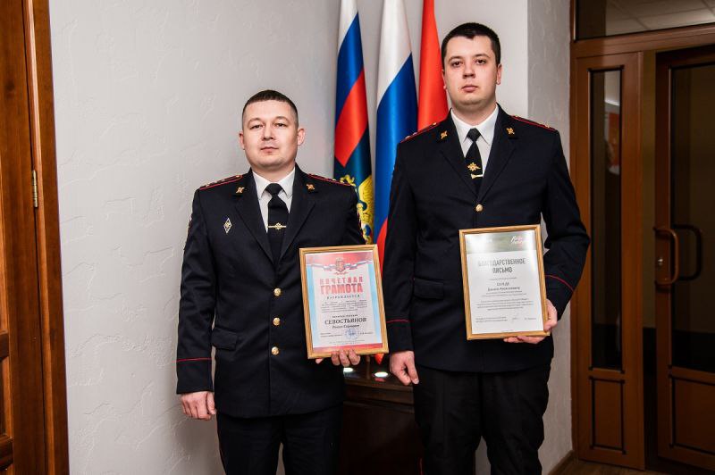 Начальник ГУ МВД России по Красноярскому краю Александр Соловьёв вручил ведомственные награды наиболее отличившимся сотрудникам органам внутренних дел Начальник ГУ МВД России по Красноярскому краю Александр Соловьёв вручил ведомственные награды наиболее отличившимся сотрудникам органам внутренних дел