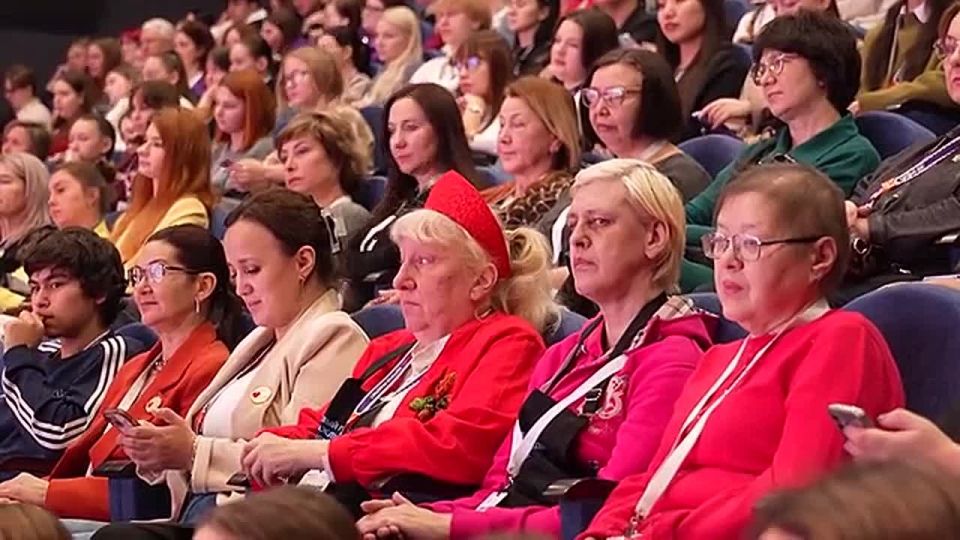 В КРАСНОЯРСКЕ ПРОХОДИТ ДОБРОФОРУМ -2025