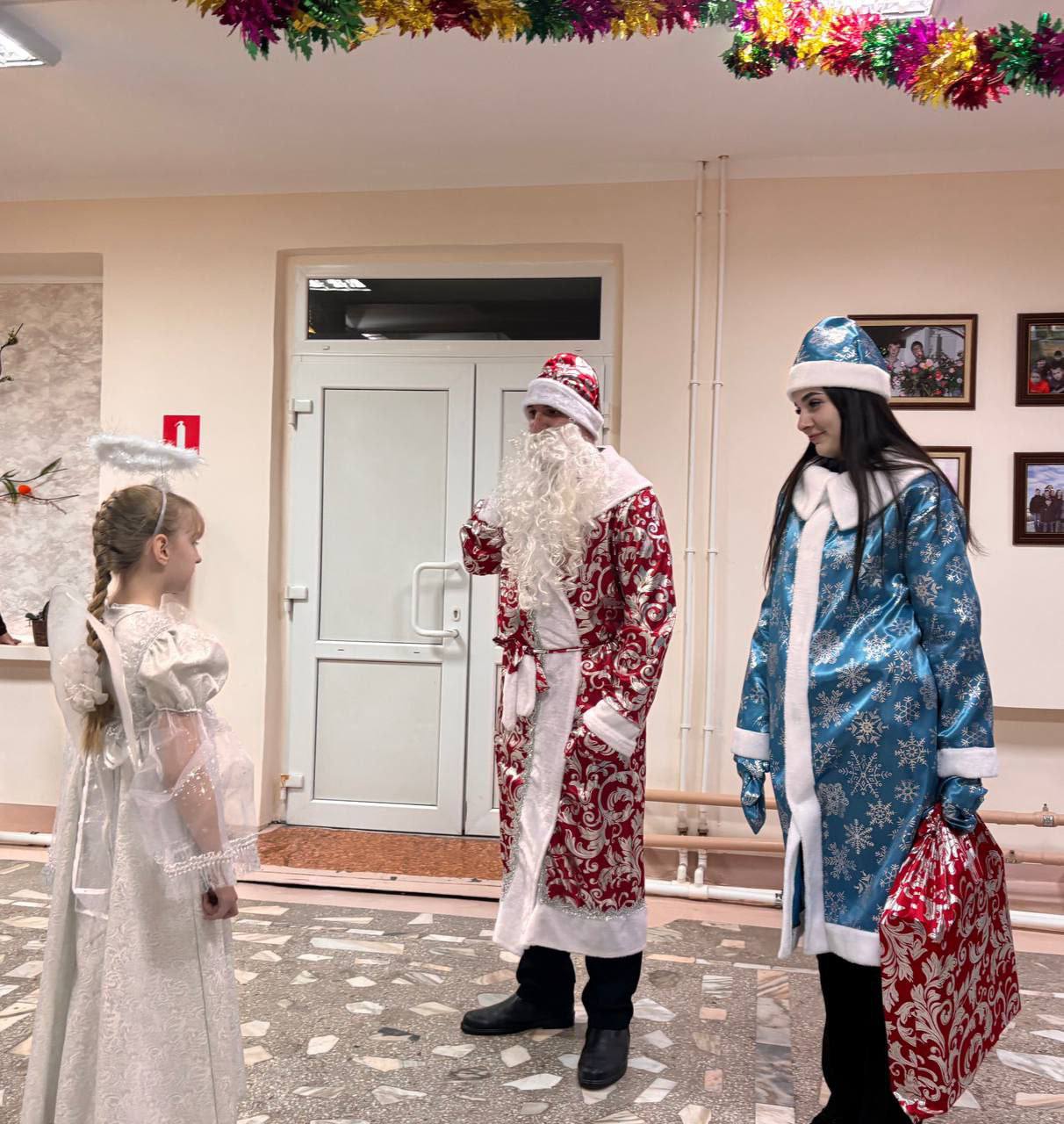 В Ачинске сотрудники Госавтоинспекции поздравили ребят подшефного детского дома с наступающим Новым годом! В Ачинске сотрудники Госавтоинспекции поздравили ребят подшефного детского дома с наступающим Новым годом!