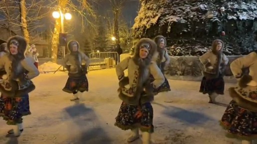 Сегодня в Железнодорожном и Центральном районе Красноярска пройдет открытие ёлок и ледовых городков