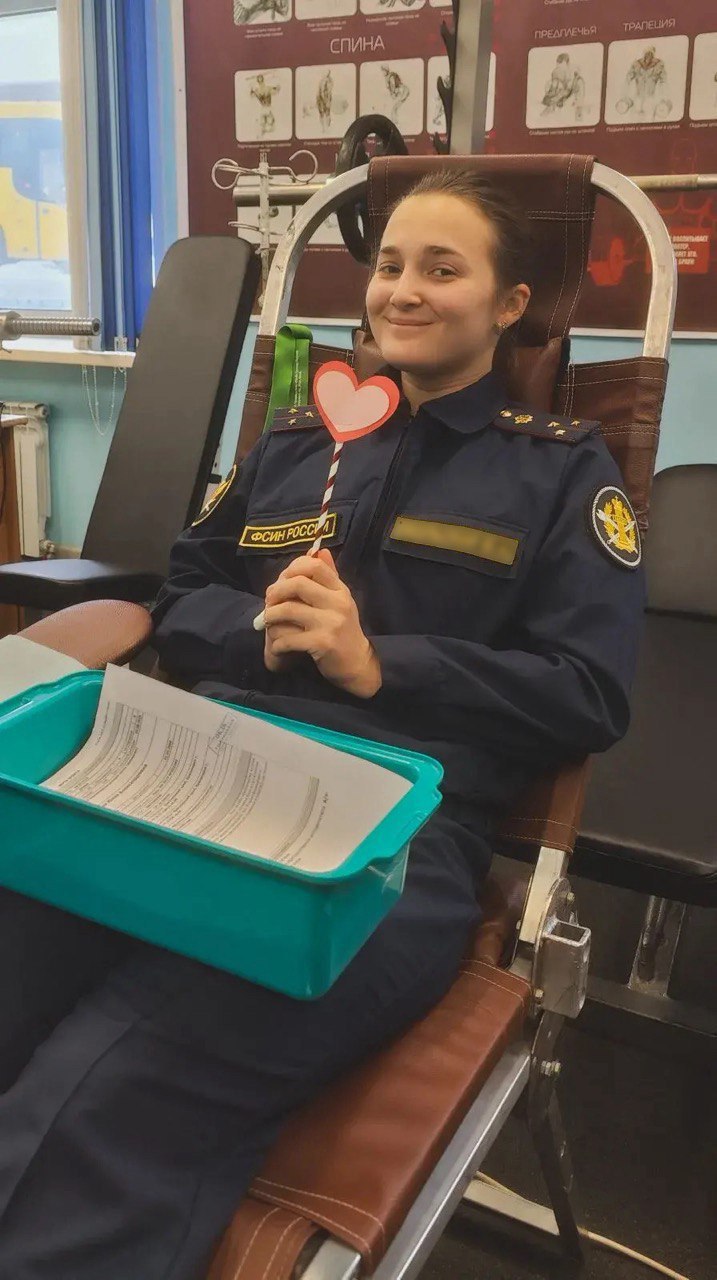 Молодые сотрудники, недавно пришедшие на службу в учреждения красноярского ГУФСИН, и их наставники приняли участие в акции по добровольной сдаче донорской крови Молодые сотрудники, недавно пришедшие на службу в учреждения красноярского ГУФСИН, и их наставники приняли участие в акции по добровольной сдаче донорской крови
