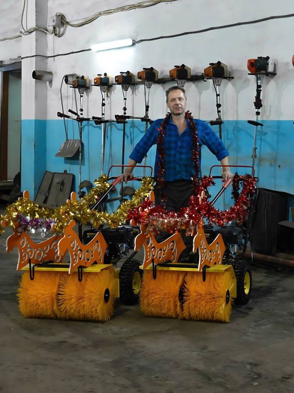 Сегодня праздничные волшебники появятся в Красноярске, чтобы дарить чистоту и городской уют!