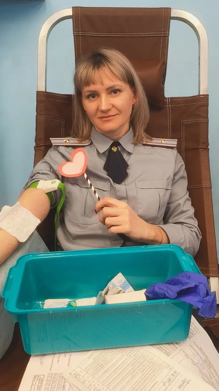 Молодые сотрудники, недавно пришедшие на службу в учреждения красноярского ГУФСИН, и их наставники приняли участие в акции по добровольной сдаче донорской крови Молодые сотрудники, недавно пришедшие на службу в учреждения красноярского ГУФСИН, и их наставники приняли участие в акции по добровольной сдаче донорской крови