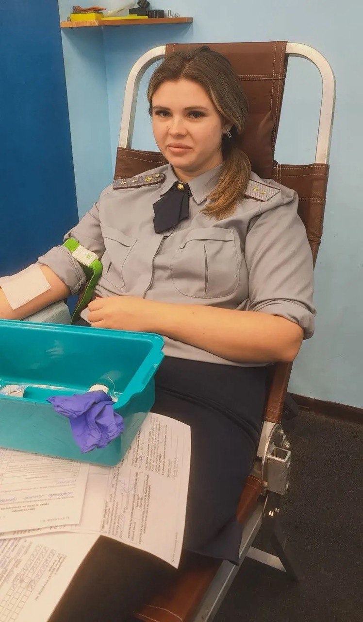Молодые сотрудники, недавно пришедшие на службу в учреждения красноярского ГУФСИН, и их наставники приняли участие в акции по добровольной сдаче донорской крови