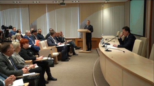 Как будут работать системы ЖКХ, дорожных служб, общественного транспорта к работе в период длинных выходных - именно эти вопросы сегодня обсуждали на расширенном совещании в администрации Красноярска