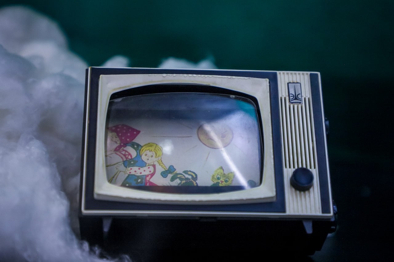 Какой же Новый год без всякой разной живности? В сказках, фильмах, представлениях то белочка подарок принесёт, то зайчик… Мишка ёлку тащит, тройка лошадей везёт сани Деда Мороза Какой же Новый год без всякой разной живности? В сказках, фильмах, представлениях то белочка подарок принесёт, то зайчик… Мишка ёлку тащит, тройка лошадей везёт сани Деда Мороза