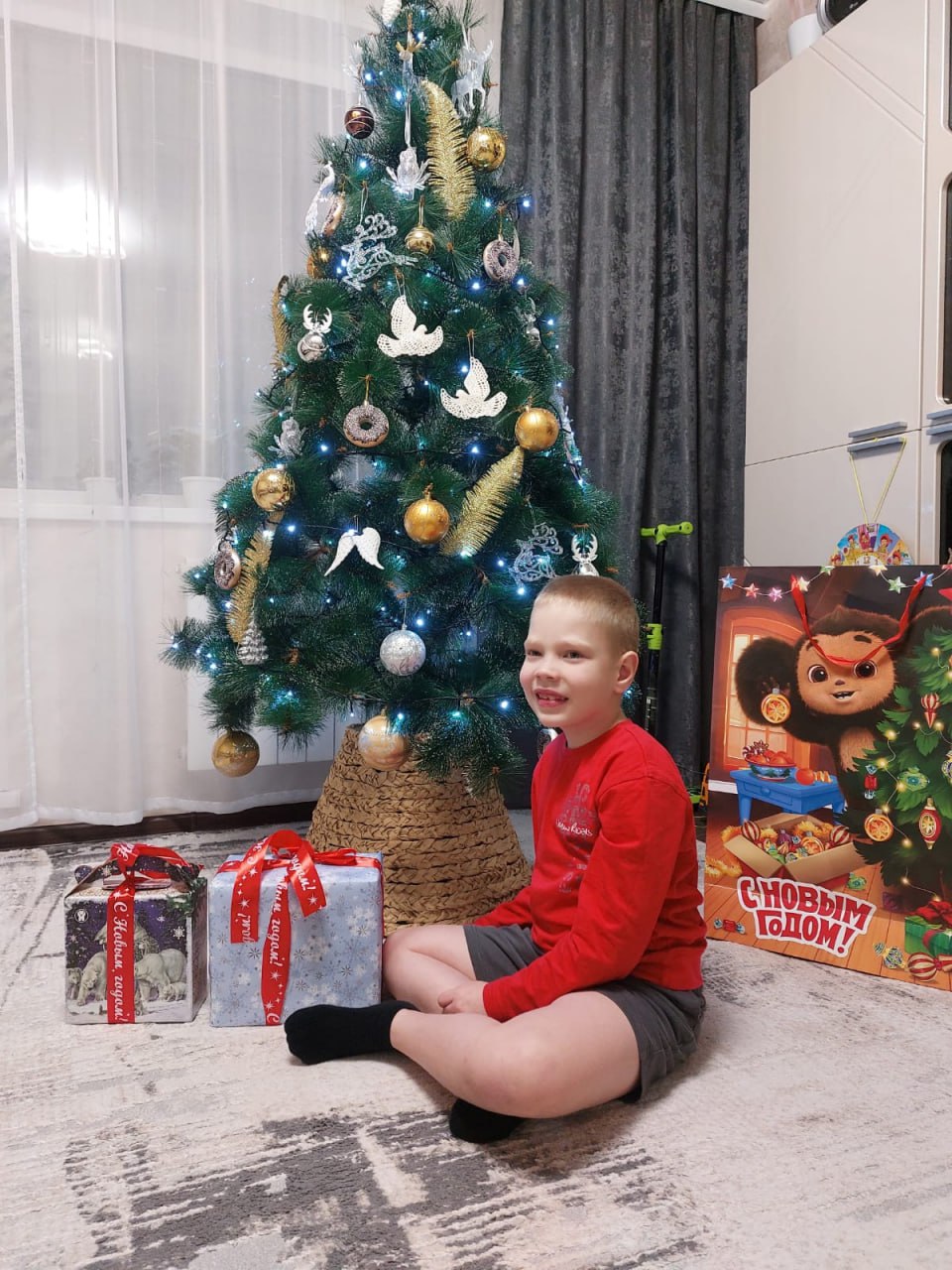 #ЁлкаЖеланий. Поздравил с Новым годом и вручил Филиппу проектор, о котором он мечтал #ЁлкаЖеланий. Поздравил с Новым годом и вручил Филиппу проектор, о котором он мечтал