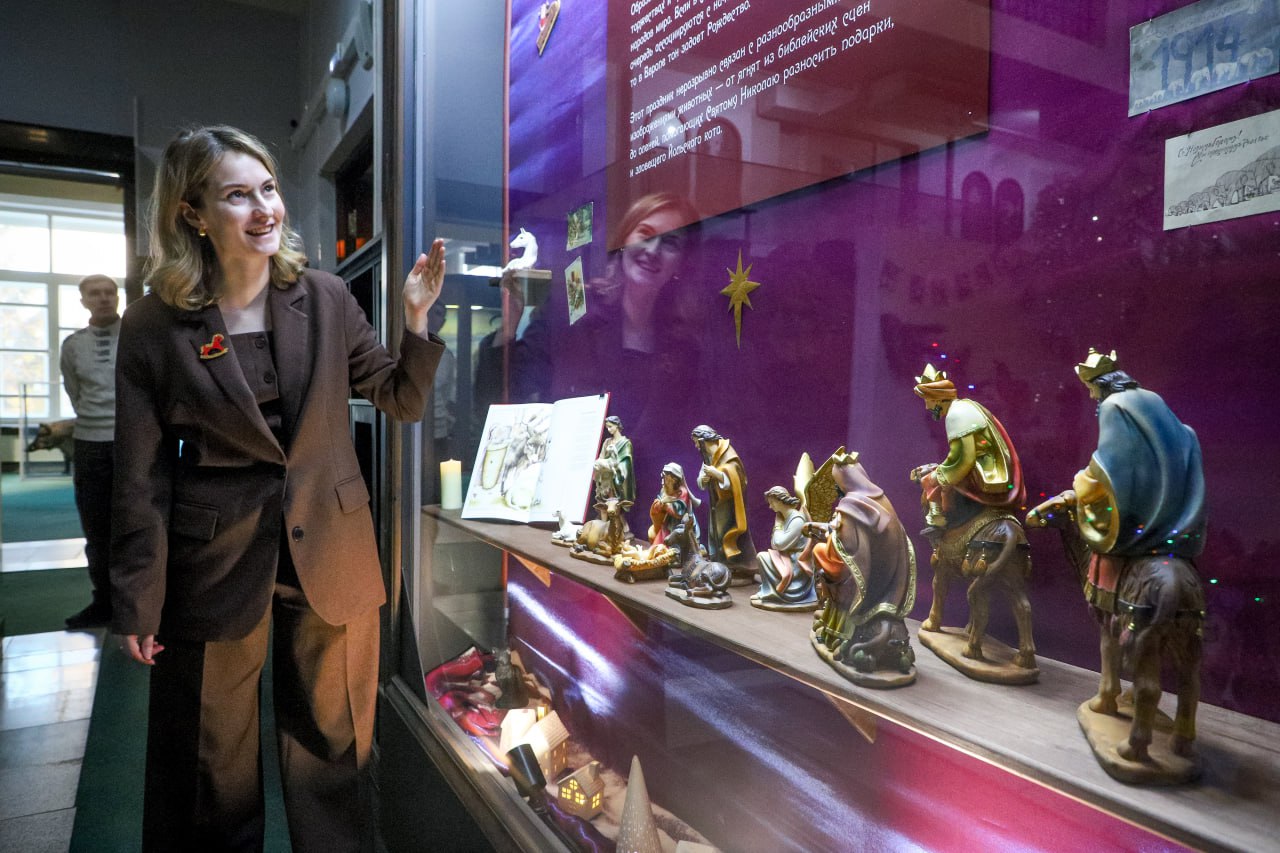 Какой же Новый год без всякой разной живности? В сказках, фильмах, представлениях то белочка подарок принесёт, то зайчик… Мишка ёлку тащит, тройка лошадей везёт сани Деда Мороза