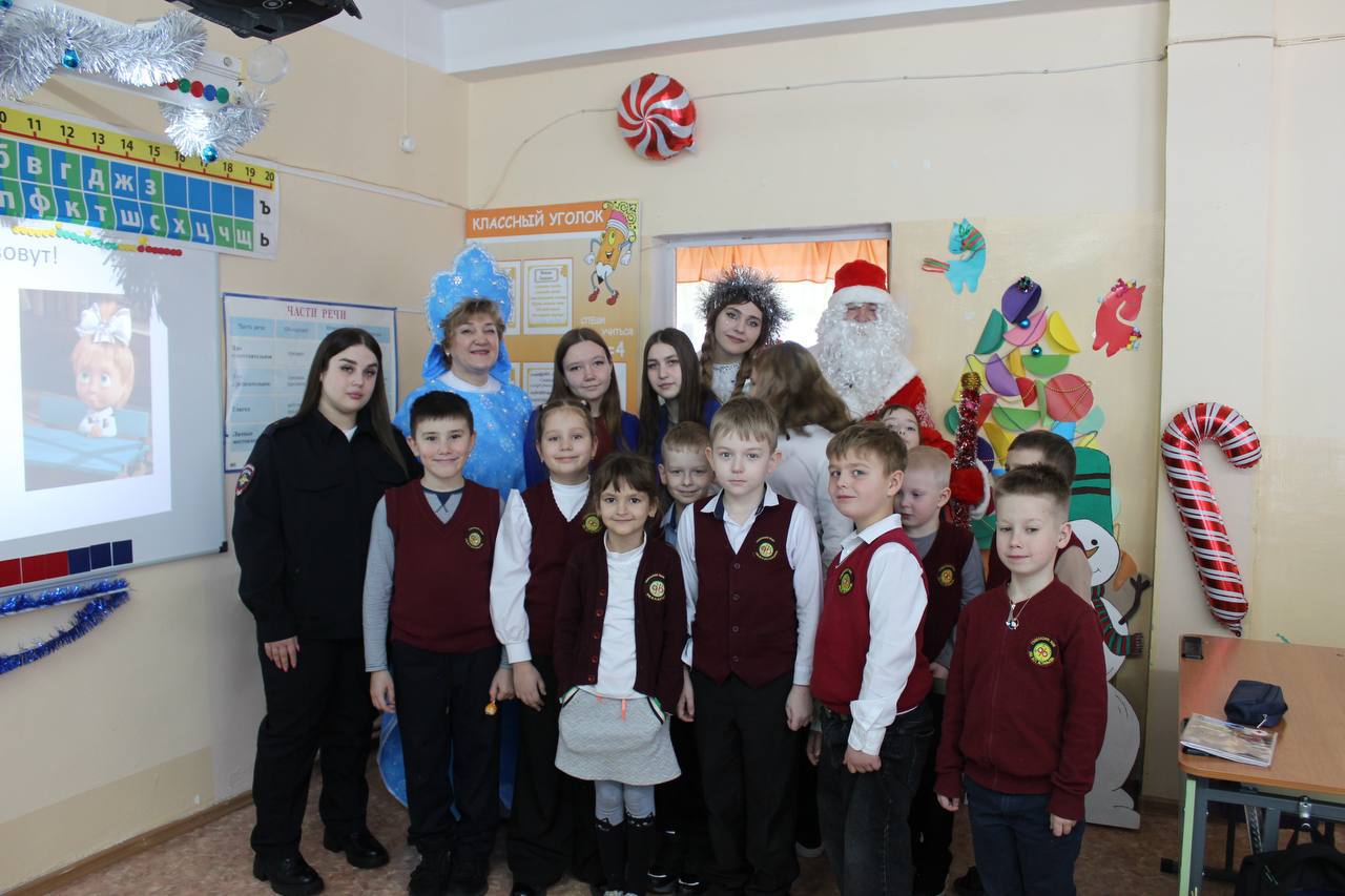 Полицейский Дед Мороз спешит дарить праздник и безопасность по всему Красноярскому краю!