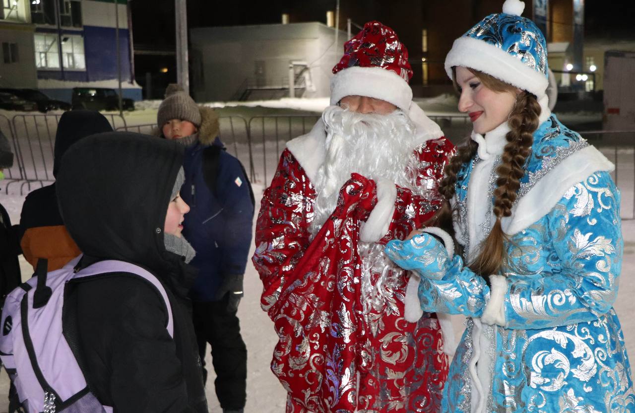 Полицейский Дед Мороз спешит дарить праздник и безопасность по всему Красноярскому краю! Полицейский Дед Мороз спешит дарить праздник и безопасность по всему Красноярскому краю!