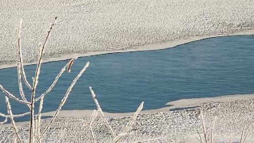 МУЖЧИНА ПОГИБ, ВЫГУЛИВАЯ СОБАКУ НА ТОНКОМ ЛЬДУ