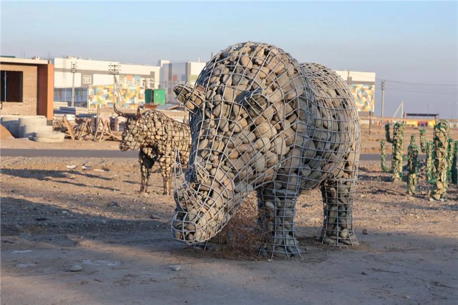 В селе Белый Яр Хакасии превратили пустырь в сад с необычными скульптурами, сообщили в администрации Алтайского района республики В селе Белый Яр Хакасии превратили пустырь в сад с необычными скульптурами, сообщили в администрации Алтайского района республики