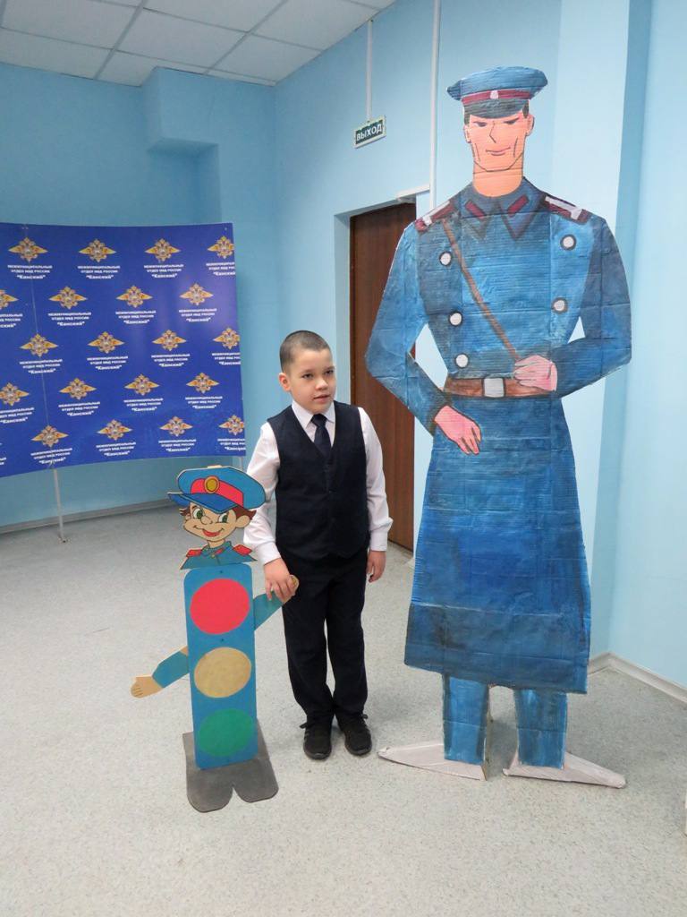 Канские автоинспекторы исполнили новогоднее желание 8-летнего мальчика Канские автоинспекторы исполнили новогоднее желание 8-летнего мальчика