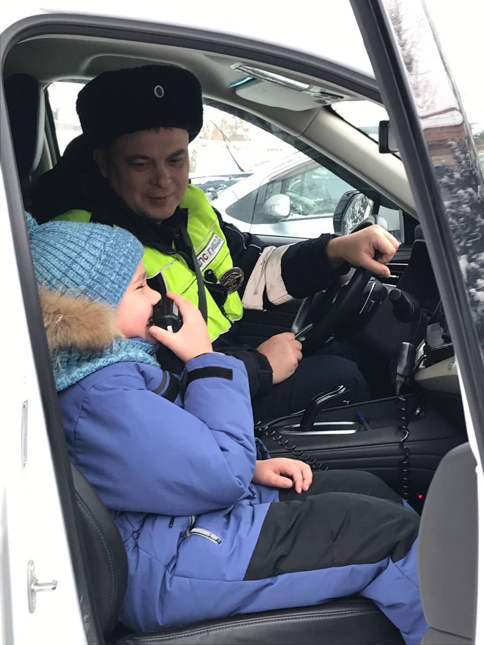 Канские автоинспекторы исполнили новогоднее желание 8-летнего мальчика