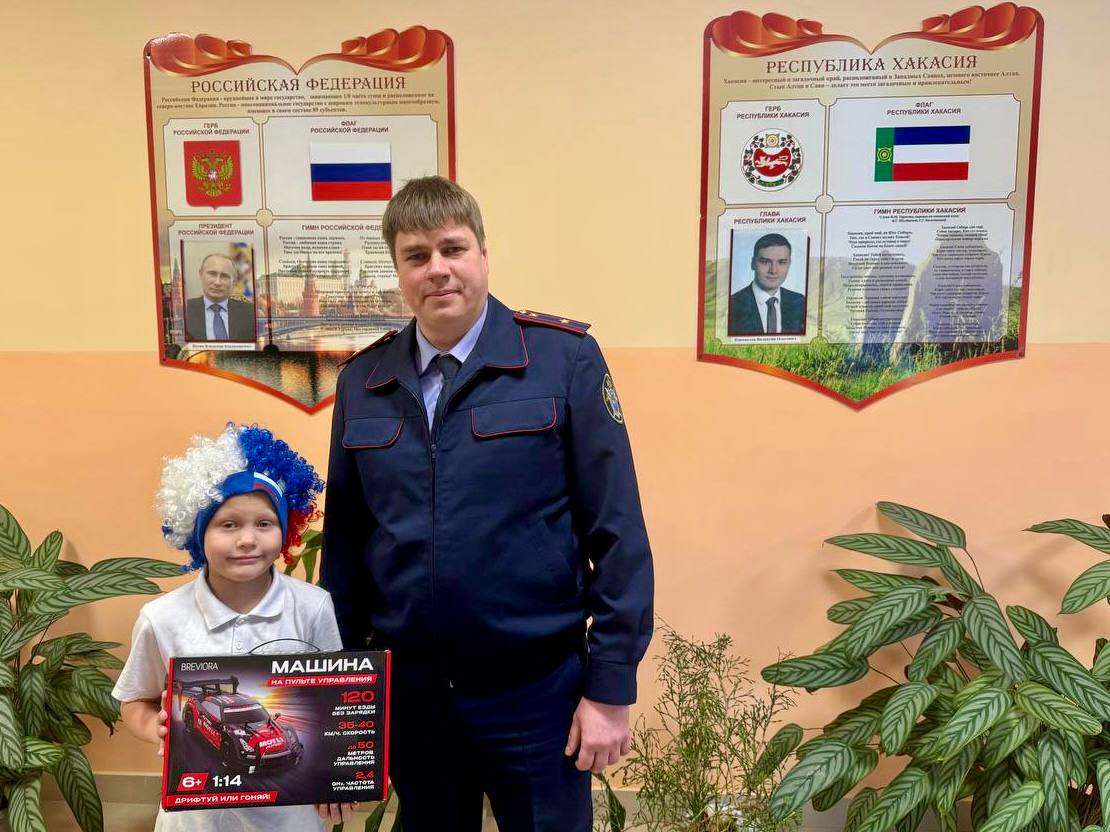 В Красноярском крае и Республике Хакасия офицеры СК России продолжают исполнять желания детей в рамках Всероссийской благотворительной акции «Елка желаний» В Красноярском крае и Республике Хакасия офицеры СК России продолжают исполнять желания детей в рамках Всероссийской благотворительной акции «Елка желаний»