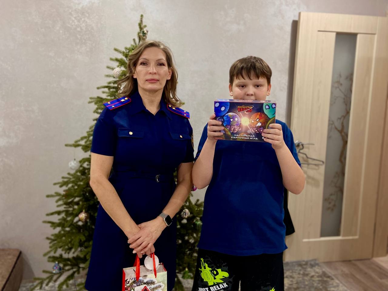 В Красноярском крае и Республике Хакасия офицеры СК России продолжают исполнять желания детей в рамках Всероссийской благотворительной акции «Елка желаний» В Красноярском крае и Республике Хакасия офицеры СК России продолжают исполнять желания детей в рамках Всероссийской благотворительной акции «Елка желаний»