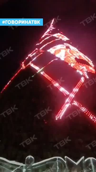 Почему елка не светится?. Уже не первое видео попадается, где красноярцы говорят, что иллюминация на елке о. Татышев частично не работает