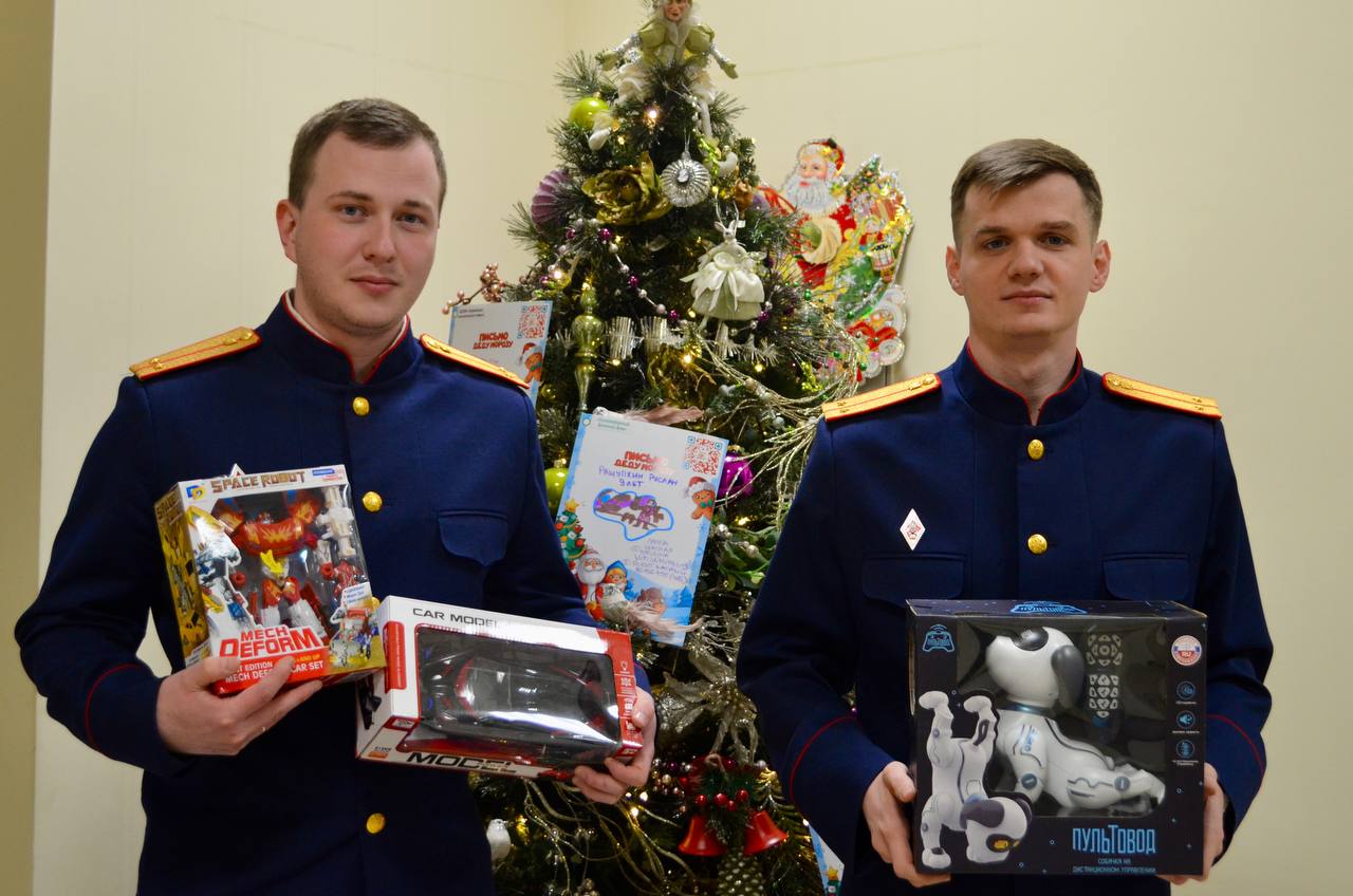 В Красноярском крае и Республике Хакасия офицеры СК России продолжают исполнять желания детей в рамках Всероссийской благотворительной акции «Елка желаний» В Красноярском крае и Республике Хакасия офицеры СК России продолжают исполнять желания детей в рамках Всероссийской благотворительной акции «Елка желаний»