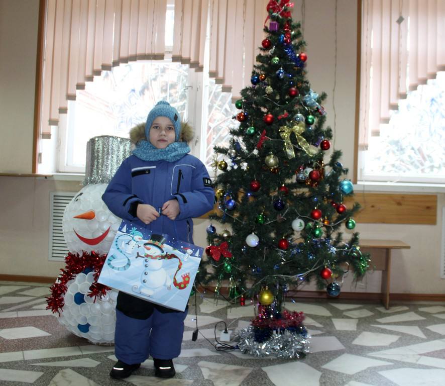 Канские автоинспекторы исполнили новогоднее желание 8-летнего мальчика Канские автоинспекторы исполнили новогоднее желание 8-летнего мальчика