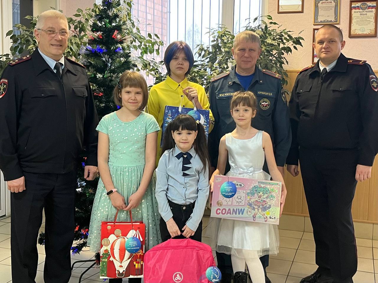 Новогодние чудеса от полиции Красноярского края: добро, подарки и улыбки! Новогодние чудеса от полиции Красноярского края: добро, подарки и улыбки!