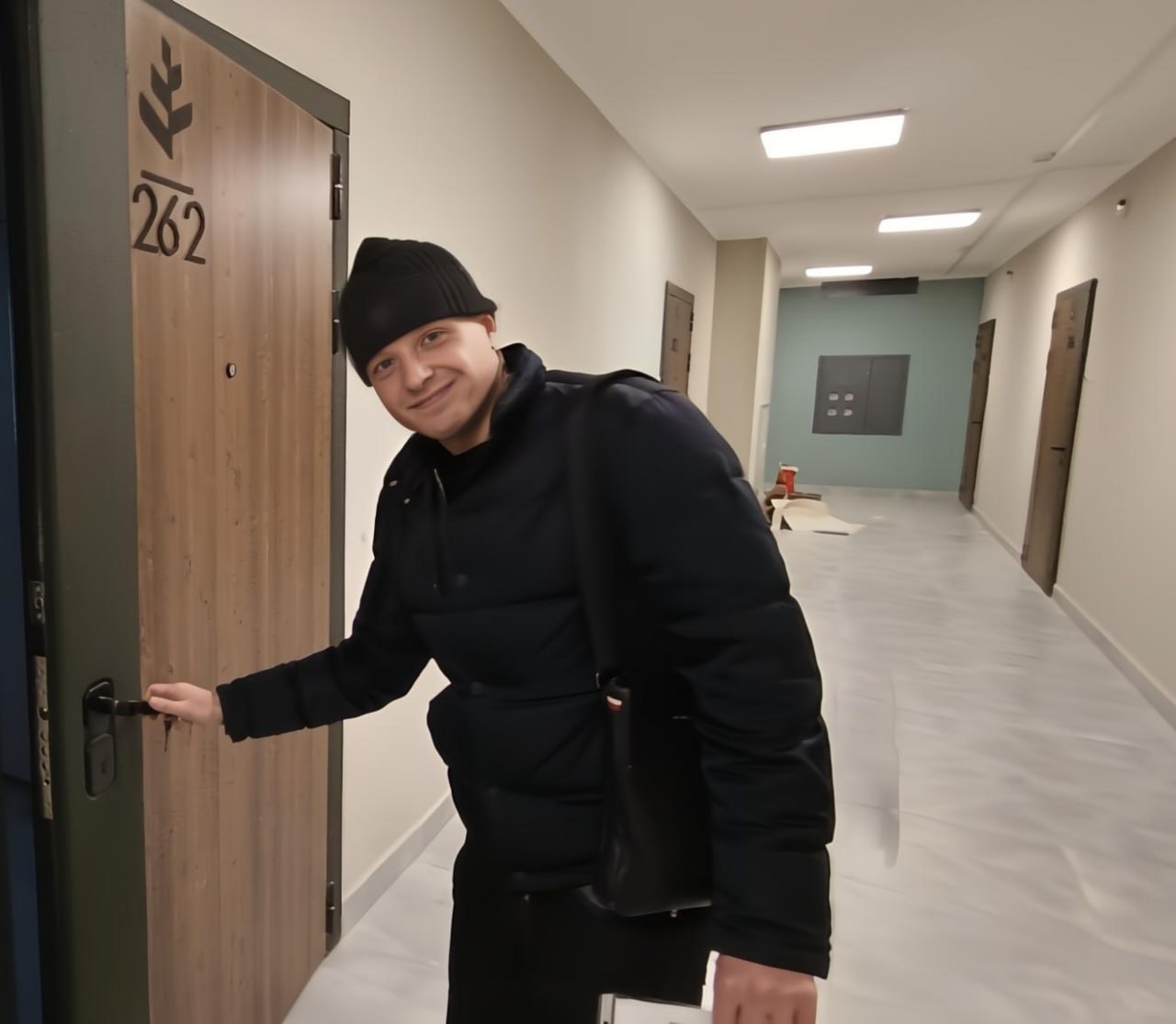 Почему эти люди выглядят такими счастливыми?