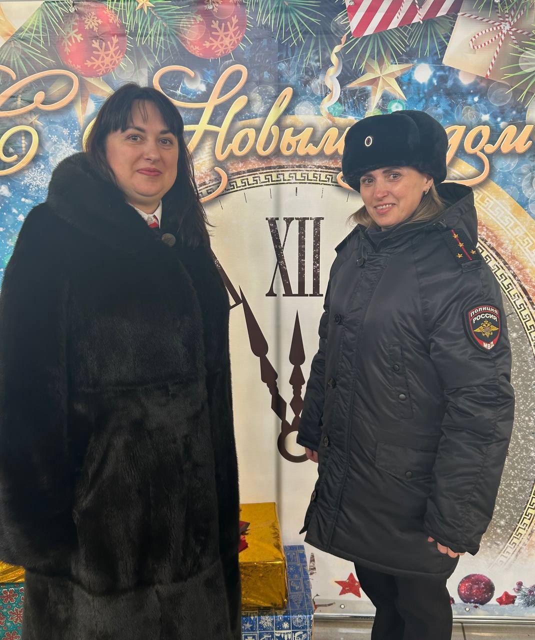 Ачинские транспортные полицейские присоединились к акции «Полицейский Дед Мороз» Ачинские транспортные полицейские присоединились к акции «Полицейский Дед Мороз»