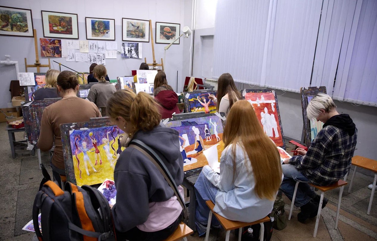 Выставка юных художников открылась в краевой спортивной школе гимнастики Выставка юных художников открылась в краевой спортивной школе гимнастики