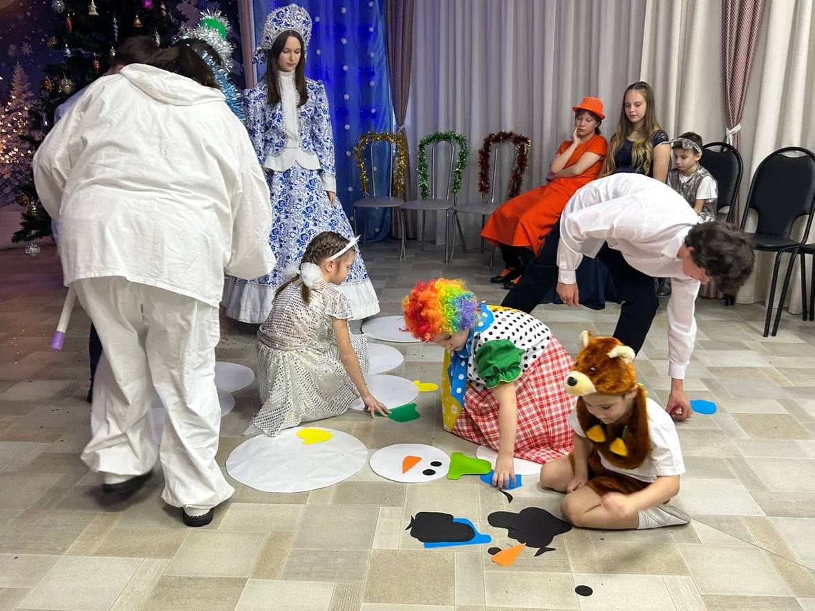 Ачинские транспортные полицейские присоединились к акции «Полицейский Дед Мороз» Ачинские транспортные полицейские присоединились к акции «Полицейский Дед Мороз»