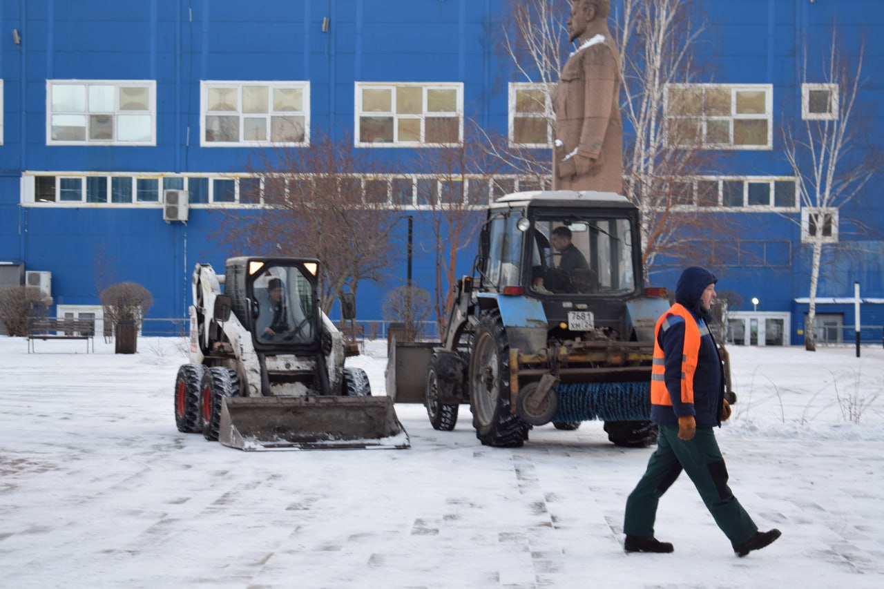 Руководитель администрации Свердловского района Лилия Назмутдинова проинспектировала уборку дорог и ледовый городок Руководитель администрации Свердловского района Лилия Назмутдинова проинспектировала уборку дорог и ледовый городок
