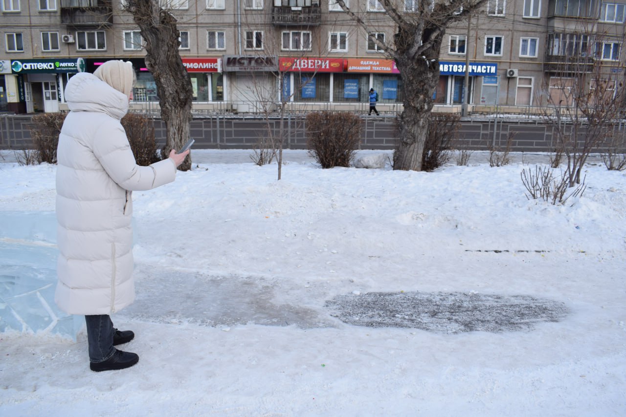 Руководитель администрации Свердловского района Лилия Назмутдинова проинспектировала уборку дорог и ледовый городок Руководитель администрации Свердловского района Лилия Назмутдинова проинспектировала уборку дорог и ледовый городок