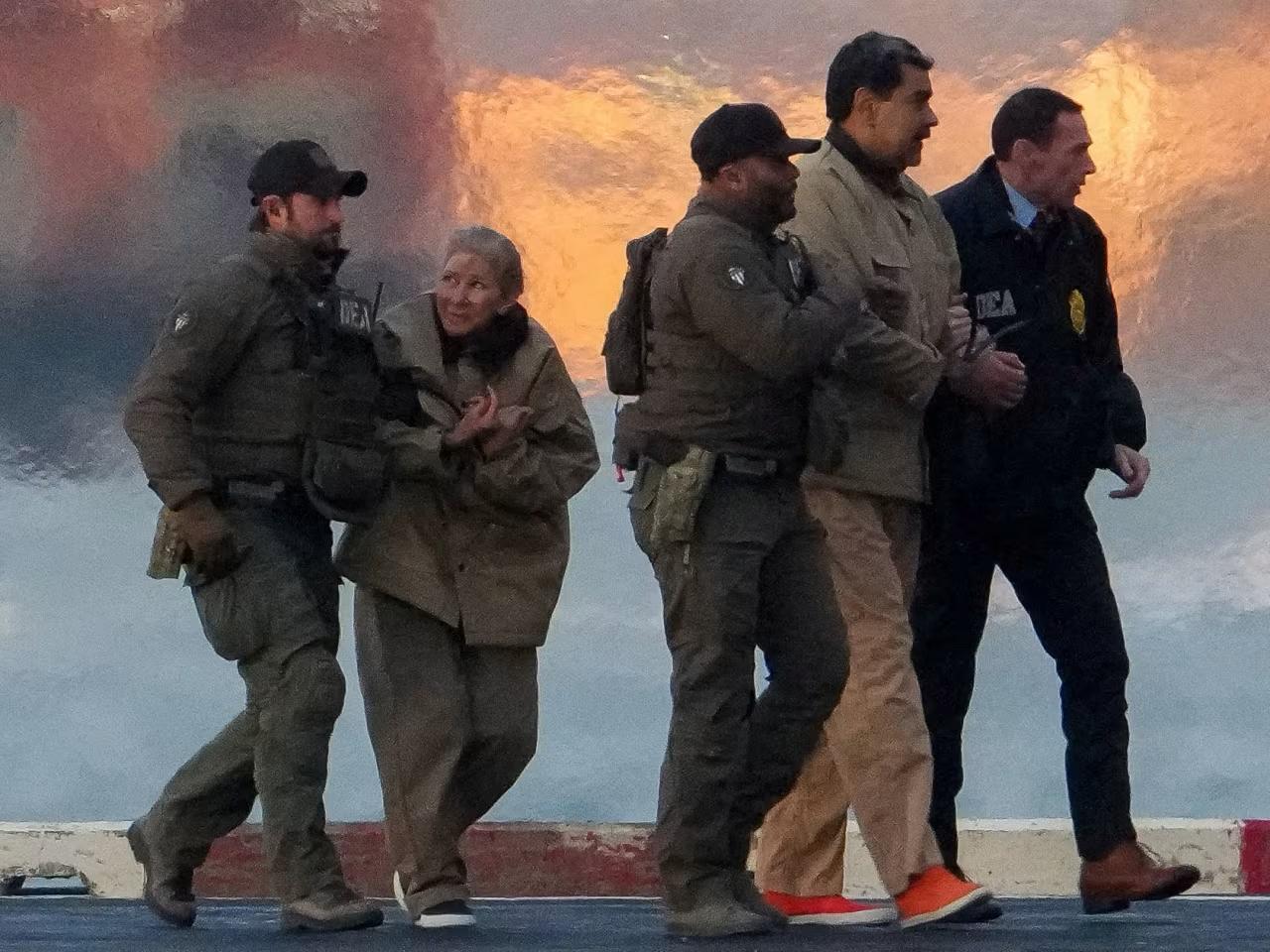 Николаса Мадуро и его жену доставили в федеральный суд в Нью-Йорке Николаса Мадуро и его жену доставили в федеральный суд в Нью-Йорке