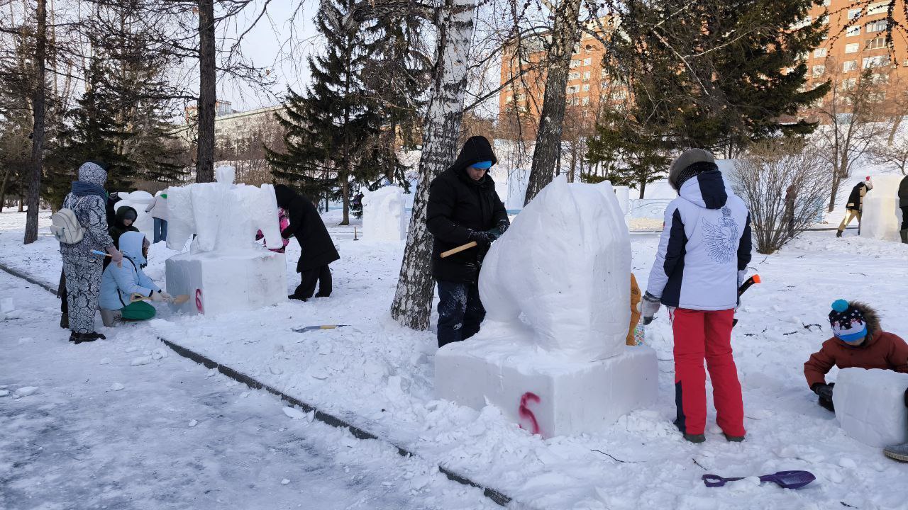 Участники фестиваля «Волшебный лёд Сибири» уже приступили к работе Участники фестиваля «Волшебный лёд Сибири» уже приступили к работе