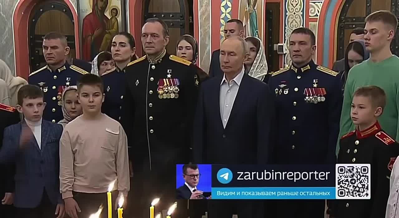 Владимир Путин встречает Рождество вместе с военнослужащими в одном из храмов Подмосковья