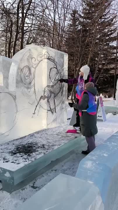 Участники фестиваля «Волшебный лёд Сибири» уже приступили к работе