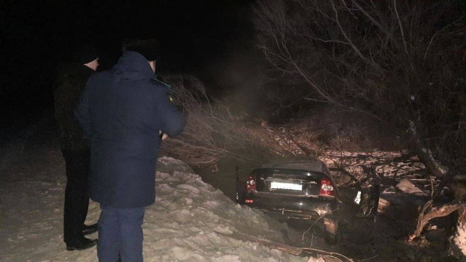 В Туве два человека погибли при съезде автомобиля в кювет