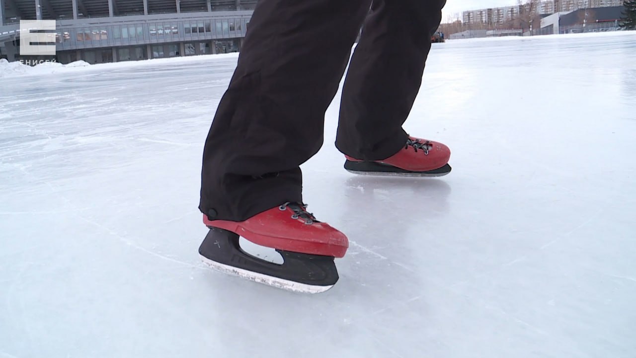 Красноярцев зовут бесплатно покататься на катках со своими коньками