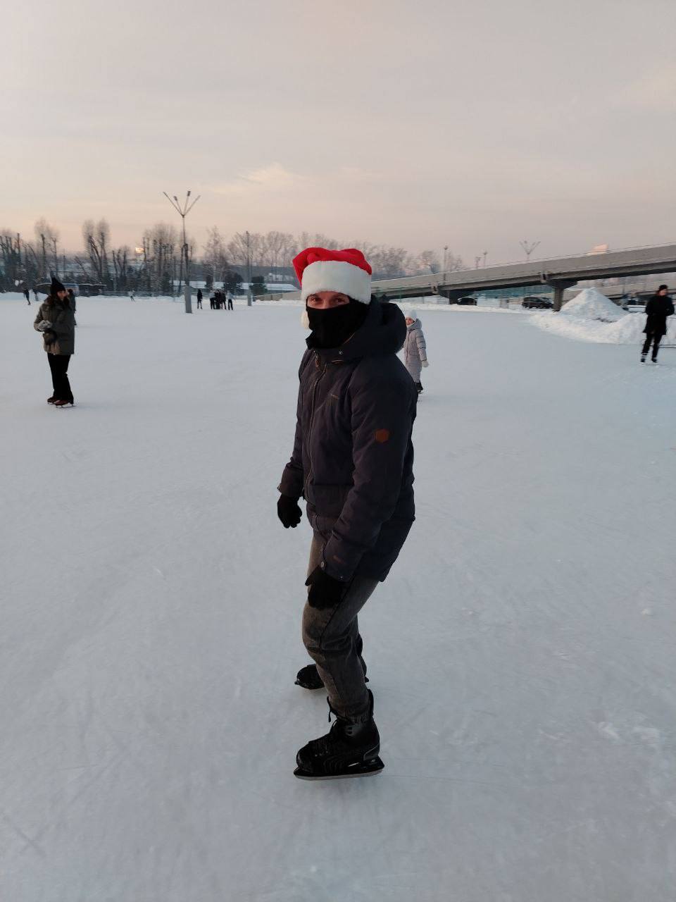 Новогодние каникулы с пользой: полицейские Красноярска вышли на лёд в День фигурного катания Новогодние каникулы с пользой: полицейские Красноярска вышли на лёд в День фигурного катания