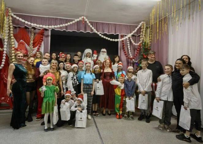 В рамках доброй традиции: стражи порядка подарили праздник подшефным ребятам