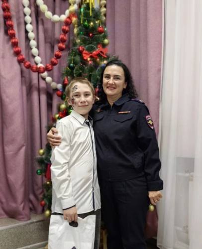 В рамках доброй традиции: стражи порядка подарили праздник подшефным ребятам В рамках доброй традиции: стражи порядка подарили праздник подшефным ребятам