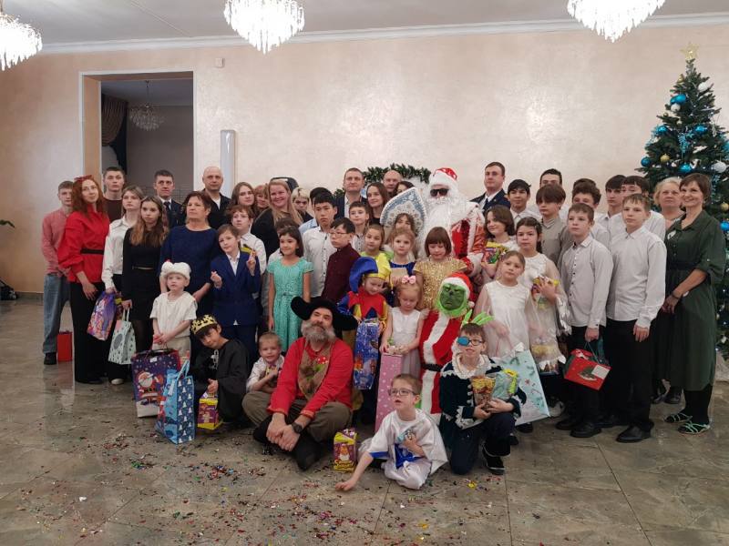 В рамках доброй традиции: стражи порядка подарили праздник подшефным ребятам В рамках доброй традиции: стражи порядка подарили праздник подшефным ребятам