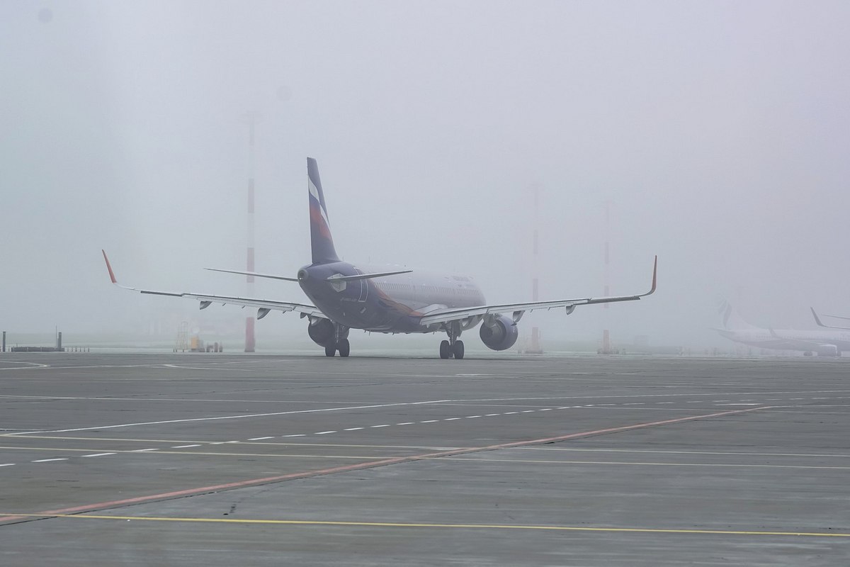 В Красноярском аэропорту задерживают рейсы на Москву из-за сильного снегопада