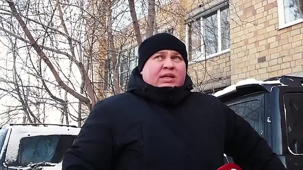 В КРАСНОЯРСКЕ АВТОМОБИЛИСТЫ ПРОЛОЖИЛИ ДОРОГУ ЧЕРЕЗ ДВОР