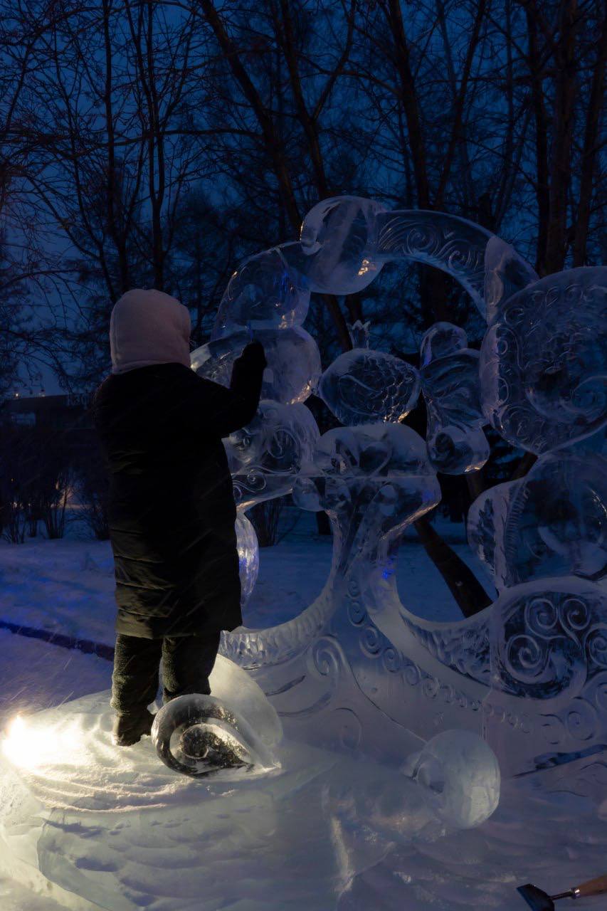 Только посмотрите! Ледовые и снежные фигуры уже поселились на Театральной площади и Центральной набережной Только посмотрите! Ледовые и снежные фигуры уже поселились на Театральной площади и Центральной набережной