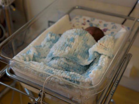 Родители 210 двойняшек и одной тройни получили финансовую помощь