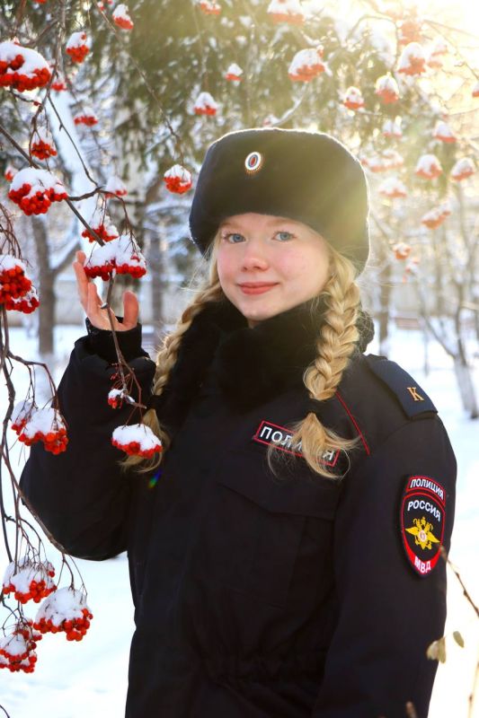 Доброго утра вам желает курсант первого курса СибЮИ МВД России Дарья Жоголева