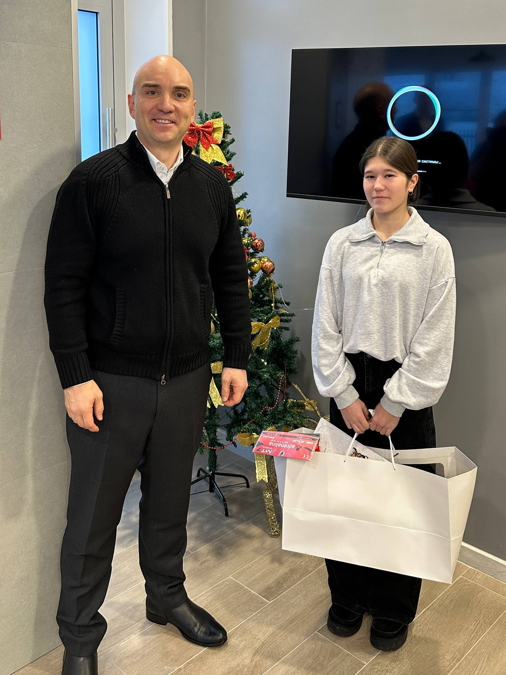 Подарки федеральной акции «Ёлка желаний» очень важно вручать самому Подарки федеральной акции «Ёлка желаний» очень важно вручать самому