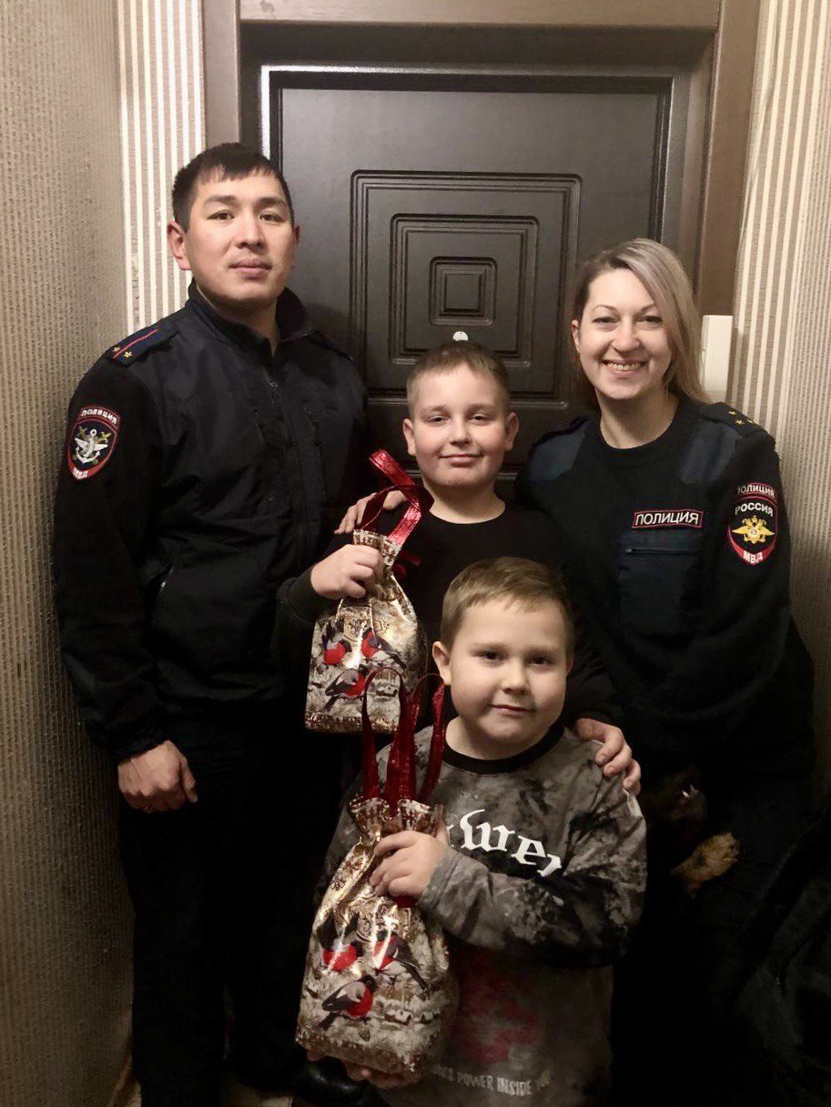 В зимние праздничные дни почти 400 ребят из Сибири встретились с Полицейским Дедом Морозом В зимние праздничные дни почти 400 ребят из Сибири встретились с Полицейским Дедом Морозом