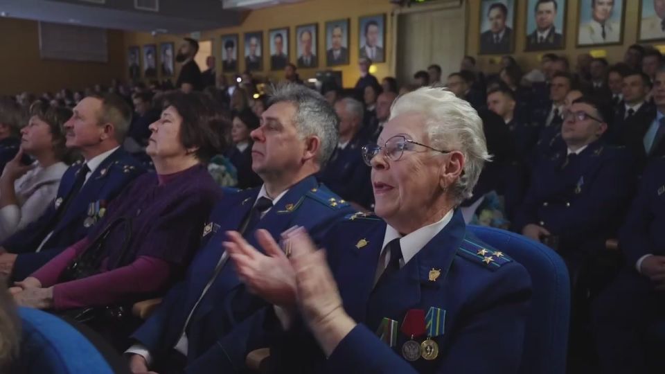 Сегодня в прокуратуре Красноярского края состоялось торжественное мероприятие, посвященное 304-й годовщине прокуратуры Российской Федерации