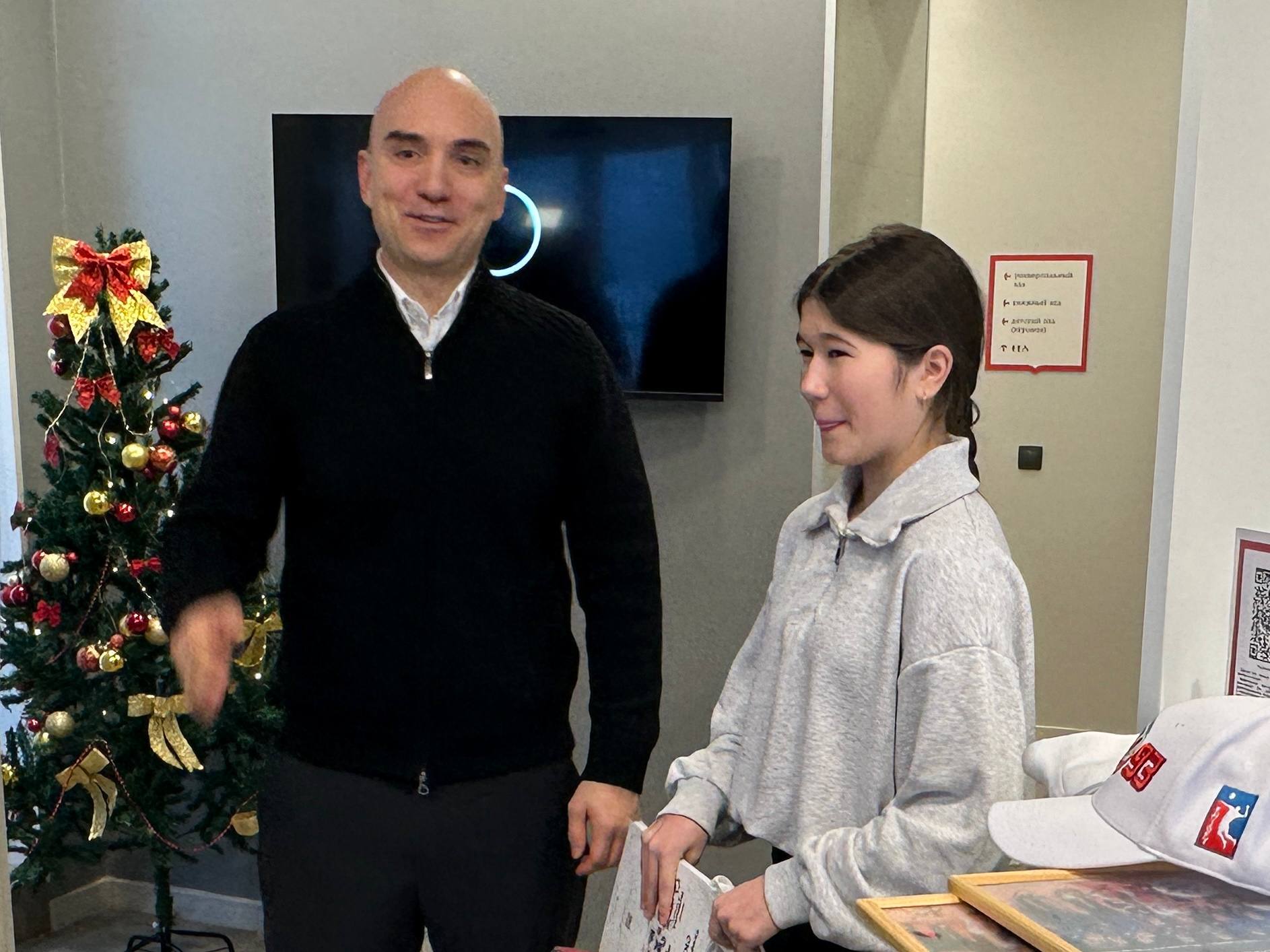 Подарки федеральной акции «Ёлка желаний» очень важно вручать самому Подарки федеральной акции «Ёлка желаний» очень важно вручать самому